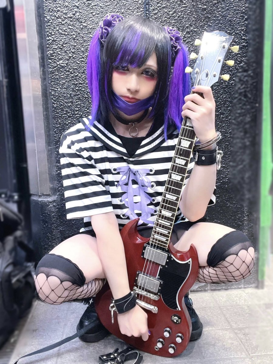 夜中にこんばんは、日付変わって
ロックの日おわっちゃったけど
ロックっぽい画像です🎸

#ギター #V系 #ロックの日 #6月9日