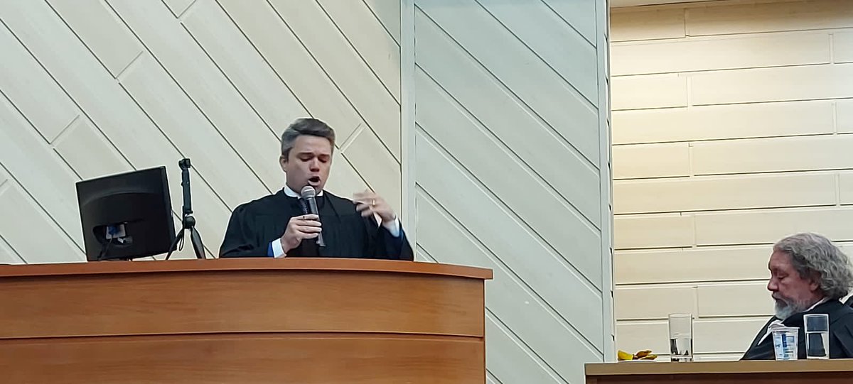 "Renato apenas requer que seu caso seja julgado com justiça, requer a absolvição por entender que essa é a justiça para o caso", disse Saul Tourinho Leal, advogado e doutor em direito constitucional, da defesa.