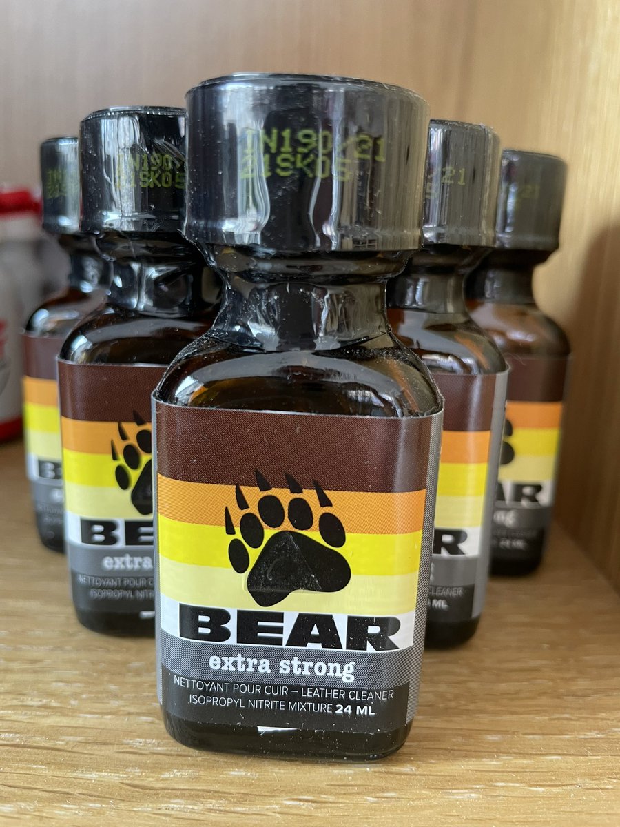 Vapoppers's tweet photo. Salut, un p’tit coup pour respirer et un grand coup pour vous renversez. Le #poppers Bear 🐻 est au #propyle, en 24 ml et pour 9€ l’unité. Venez sur https://t.co/6fmavEMXq1 et la boutique de Évreux. https://t.co/KoO3r6HE7h