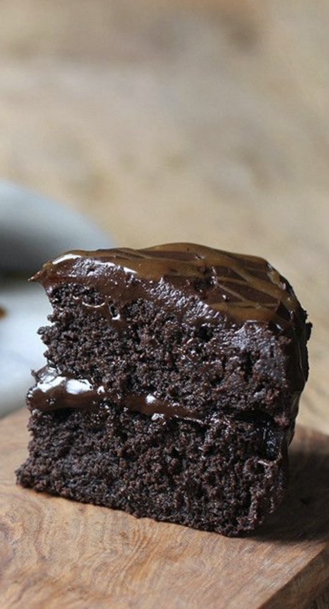EquityDiamond's tweet photo. #SweetToothHappyMe
This #vegan #Booja-#Booja #chocolate #fudge #caramel #brownie #cake is not for the faint hearted. It's dangerous.
@JohnLukeNYC
@Chef_Tkay
@ZeeTheCoach
@Melusi_Nyoni_
@MatopeNigell
@HughMagz https://t.co/TNK8aVWE6q