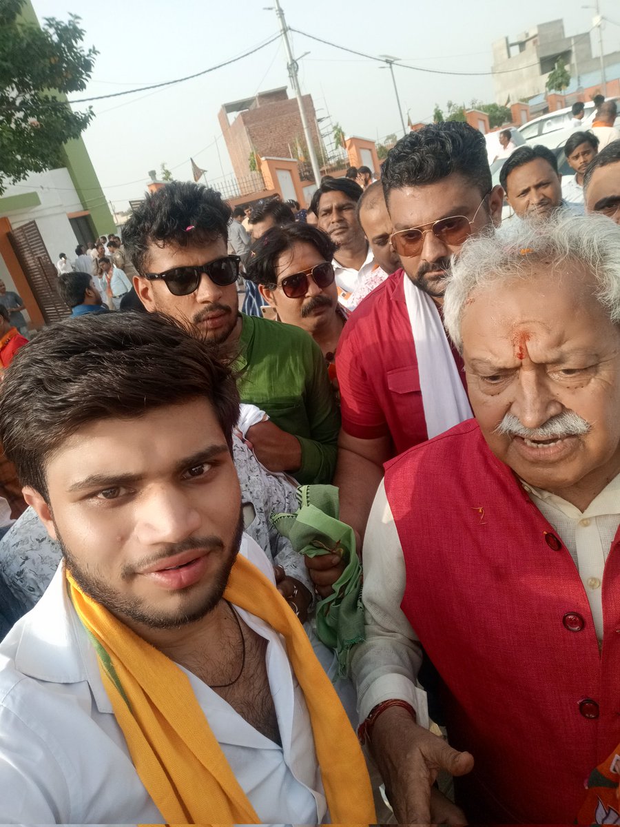 PrateeksharmaP2's tweet image. आज क्षेत्रीय कार्यालय पर राज्यसभा सांसद डॉक्टर लक्ष्मीकांत वाजपेई जी के प्रथम मेरठ आगमन पर भव्य स्वागत..।
#Lakshmikant
@LKBajpaiBJP #Meerut