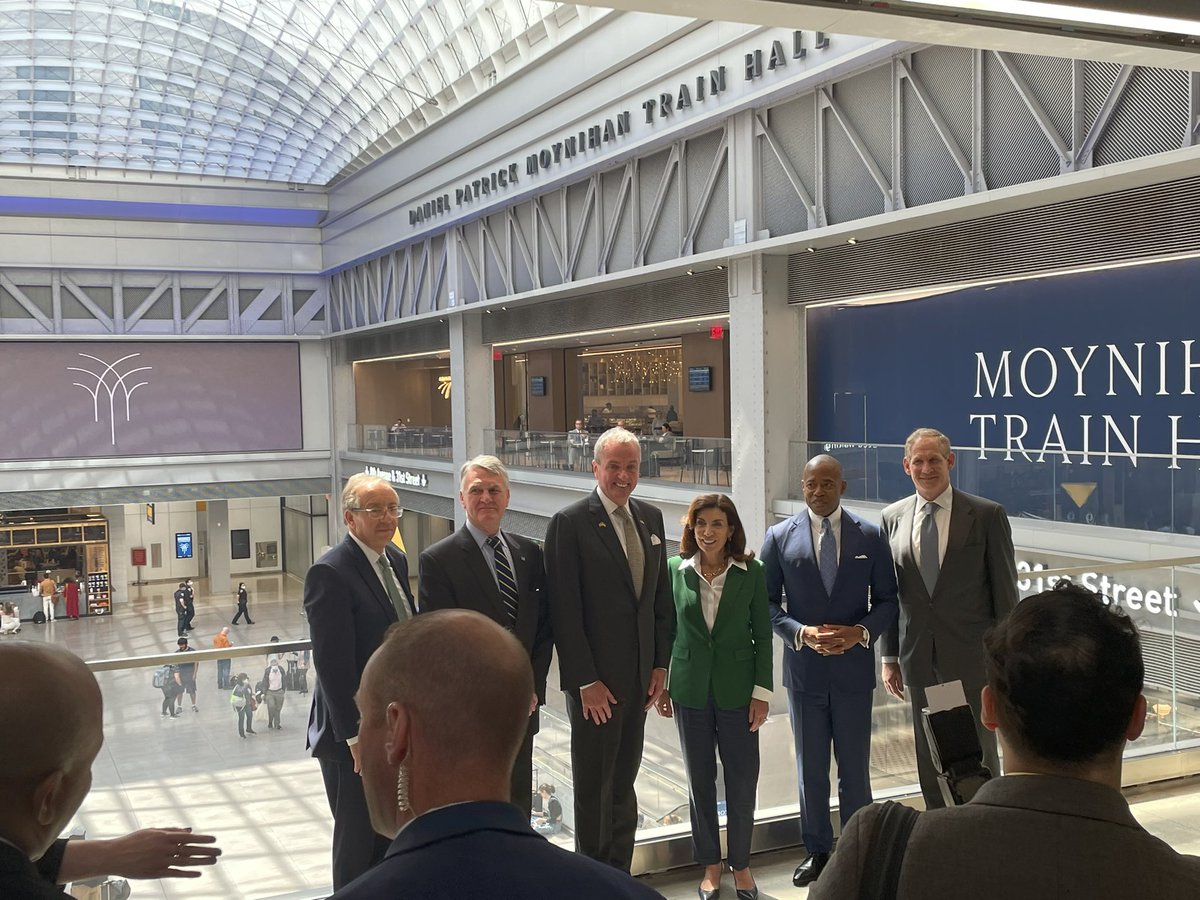 Great event today at #MoynihanTrainHall today where <a href="/GovKathyHochul/">Governor Kathy Hochul</a> announced the start of <a href="/MTA/">MTA</a>’s RFP for the design and engineering to #TransformPennStation. Thanks to <a href="/GovMurphy/">Governor Phil Murphy</a>, <a href="/ericadamsfornyc/">Eric Adams</a>, <a href="/Amtrak/">Amtrak</a>, and <a href="/NJTRANSIT/">NJ TRANSIT</a> for joining today and their partnership in this project.