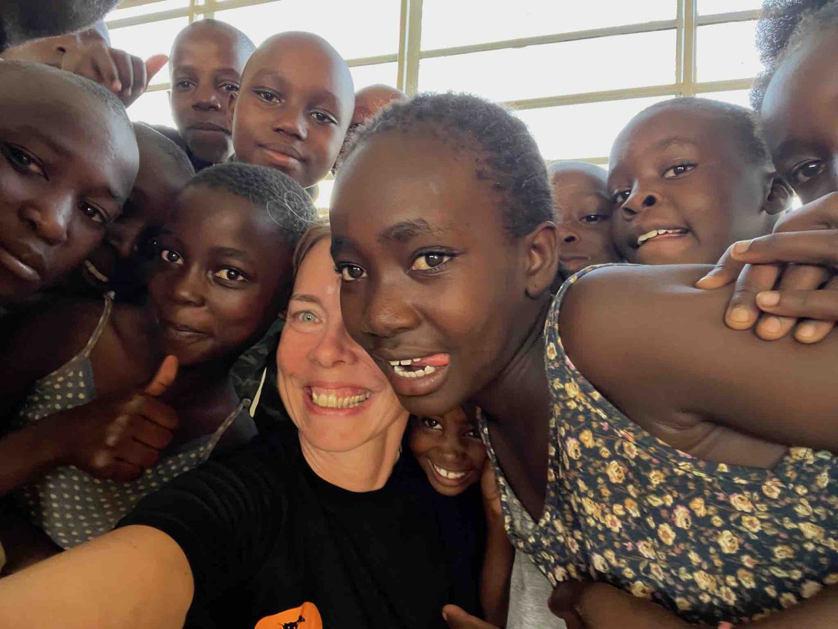 managerfuermens's tweet photo. 3 Monate Sabbatical in Kenia gehen zu Ende!
Morgen verlässt unsere Beraterin auf Zeit Manuela Alego, wird noch ein Wochenende in Nairobi genießen, bevor es dann  in den wohlverdienten Urlaub geht. Wir sagen bis August! Warum, das lest ihr hier...https://t.co/wH36POorl0 https://t.co/9rwAuooeXK