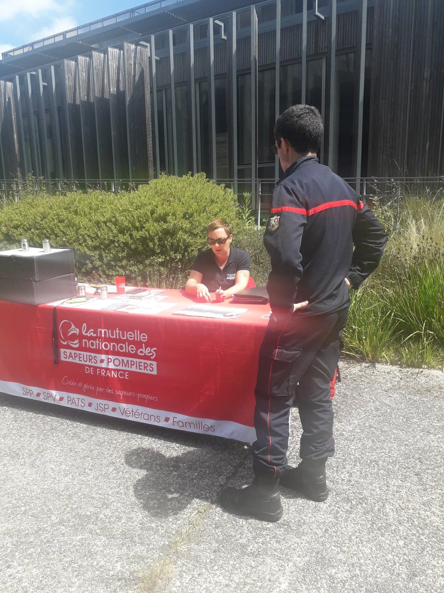 AGenre_MNSPF's tweet photo. [JOURNEE SANTÉ BIEN-ÊTRE] Une première journée de #cohésion réussie à la Direction de Quimper, organisée par @udsp29 #sdis29 et @MNSPF. Éveil musculaire, #sophrologie, #automassage étaient au programme! Merci aux intervenants et aux participants. RDV demain à Brest pour le J2. https://t.co/yvAuZq1qUu