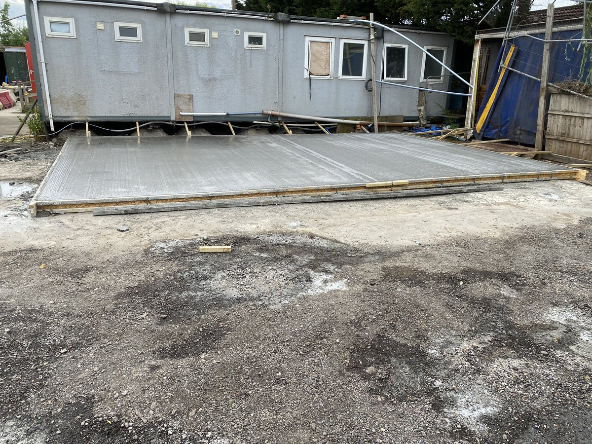 FirstFixGroup's tweet photo. #benfleet #essex
7x10-2.5 m #eaves .
Day 2 & #building ready to be #sheeted and second #slab now poured . https://t.co/IAkCFTjw46