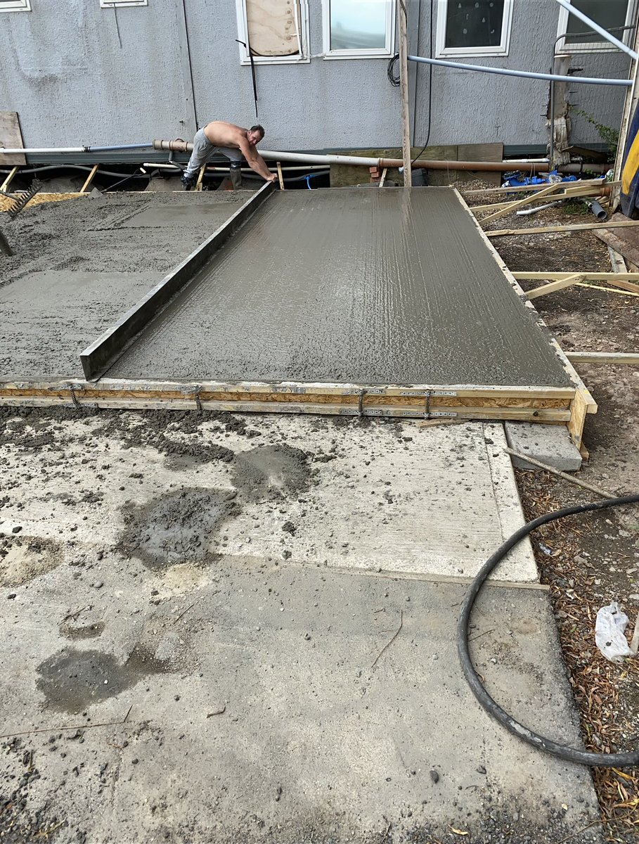 FirstFixGroup's tweet photo. #benfleet #essex
7x10-2.5 m #eaves .
Day 2 & #building ready to be #sheeted and second #slab now poured . https://t.co/IAkCFTjw46