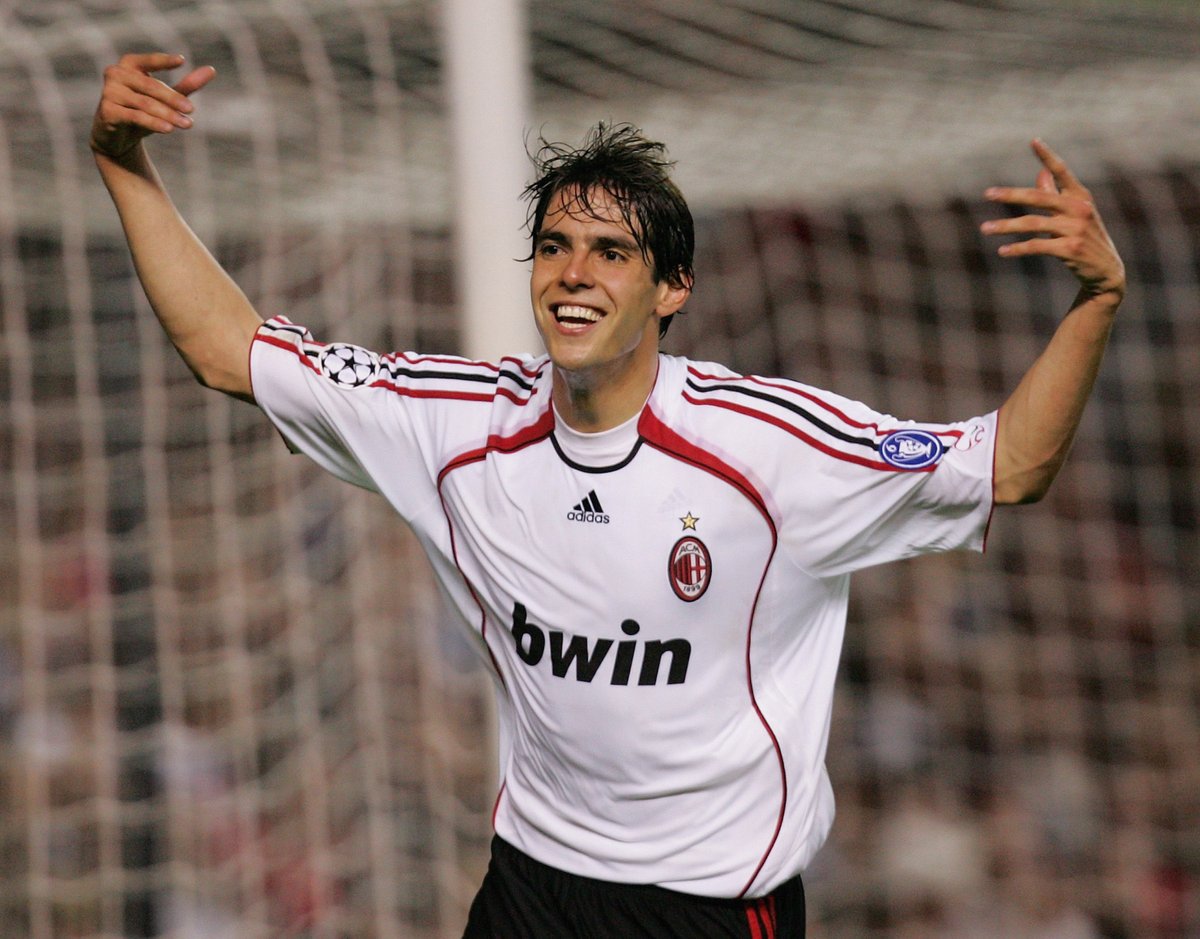 ChampionsLeague's tweet photo. 🔴⚫️

#TBT | #UCL https://t.co/vFuVJZVhP9