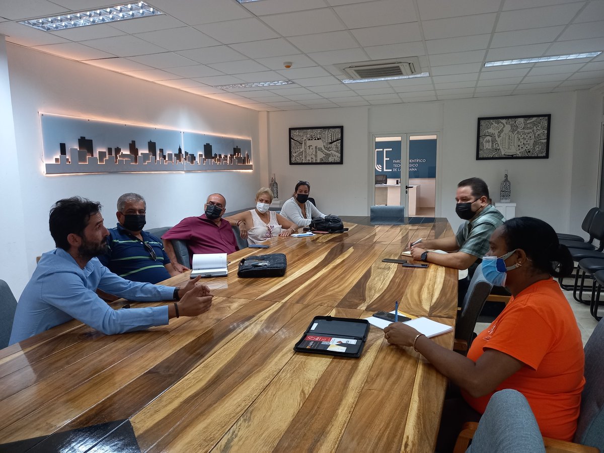 PCTHabana_3CE's tweet photo. Continúan las #alianzas de trabajo en nuestro Ecosistema de Innovación. Así lo confirma el encuentro de trabajo entre uno de los proyectos de #domótica del @PCTHabana_3CE  y @juankyspan. 
@universidad_uci @MINCOMCuba @minalcuba  @iho66752147 @Mdrc1980 #Crececon3CE #VamosPorMás https://t.co/cVBcOYylTe
