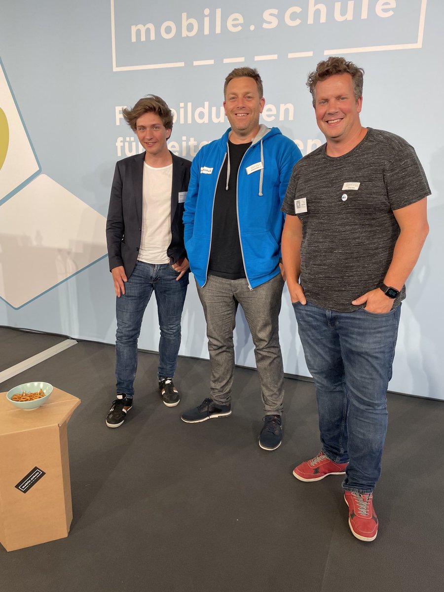 coolschooltoday's tweet photo. Giants 😎 @TC_MathiasW @halfman1334 @der_steh 🥰🥰 @mobileschule #twlz_dct22 #twlt Mathias von @TaskCards_ trifft #mobileschule https://t.co/utdwQN5zNL
