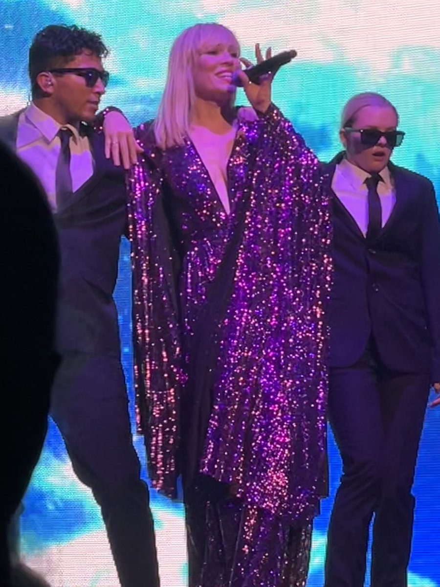 SDanielle89's tweet image. What a night for my @MaskedSingerFOX obsessed eight year old!  He rocked his Thingamajig costume to the show!  Wonderful show, and wonderful people! Memories Made.  @CameronFontana @natashabdnfield @VIPNation #MaskedSinger #MaskedSingerTour #TheMaskedSingerVIP #TheMaskedSinger