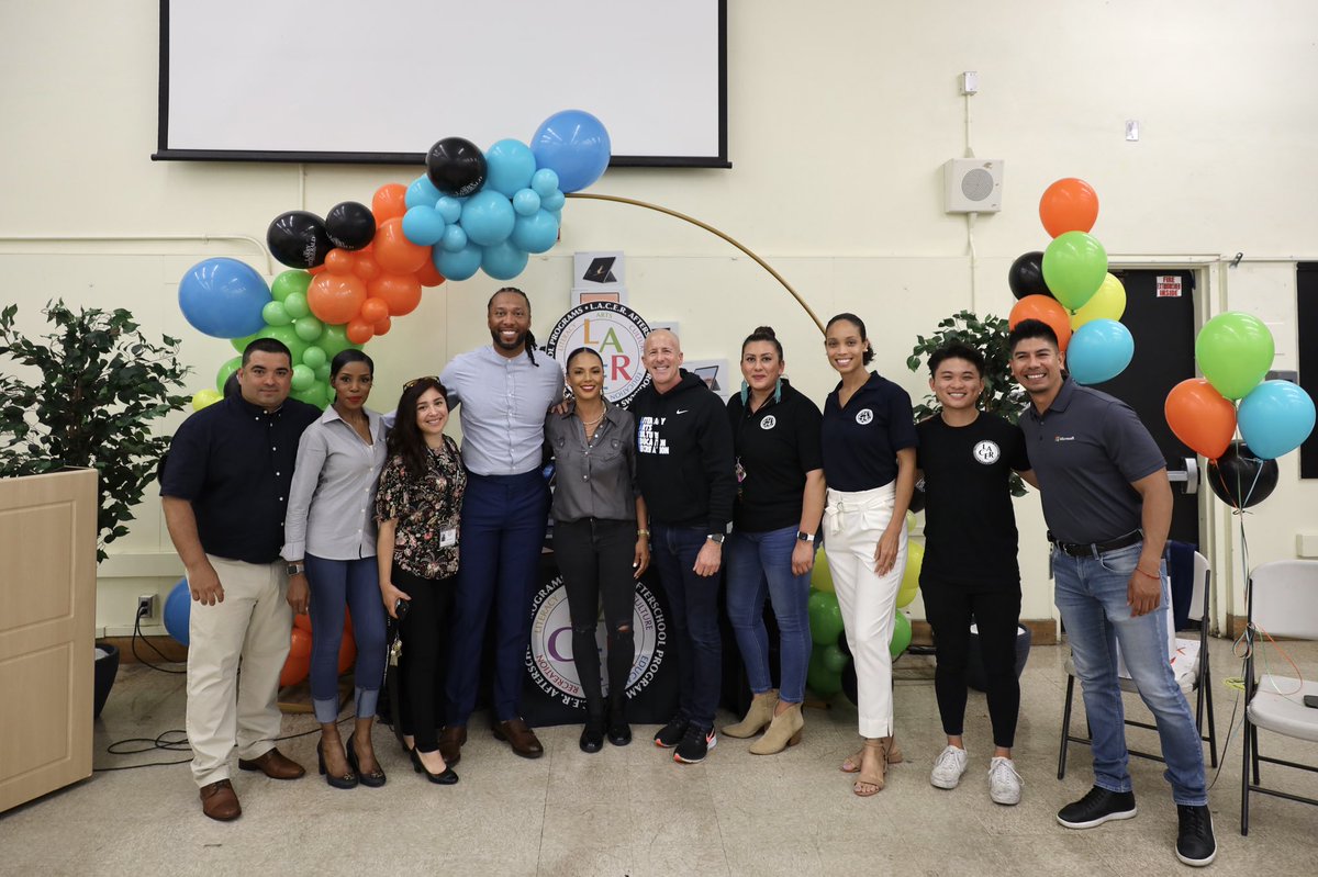 Had a wonderful time at Fairfax High School meeting the students and teachers from <a href="/LACERstars/">LACER Afterschool</a> 🙏🏾

#TheLarryFitzgeraldFoundation is honored to support such an amazing organization…can’t wait to see how these students use this technology to enhance their education and creativity.