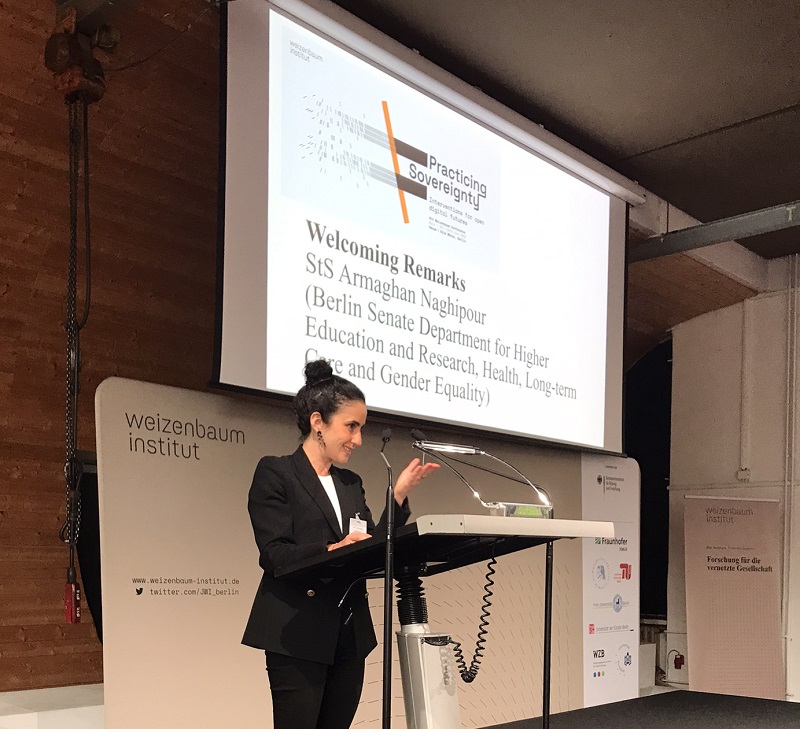 Grand Opening of the 4th Weizenbaum Conference: Welcome and opening by <a href="/alttaler/">Christoph Neuberger</a> and @GescheJoost. Many thanks to <a href="/BraFDP/">Mario Brandenburg</a> for his keynote and to <a href="/armaghipour/">Armaghan Naghipour</a> for her welcoming remarks!