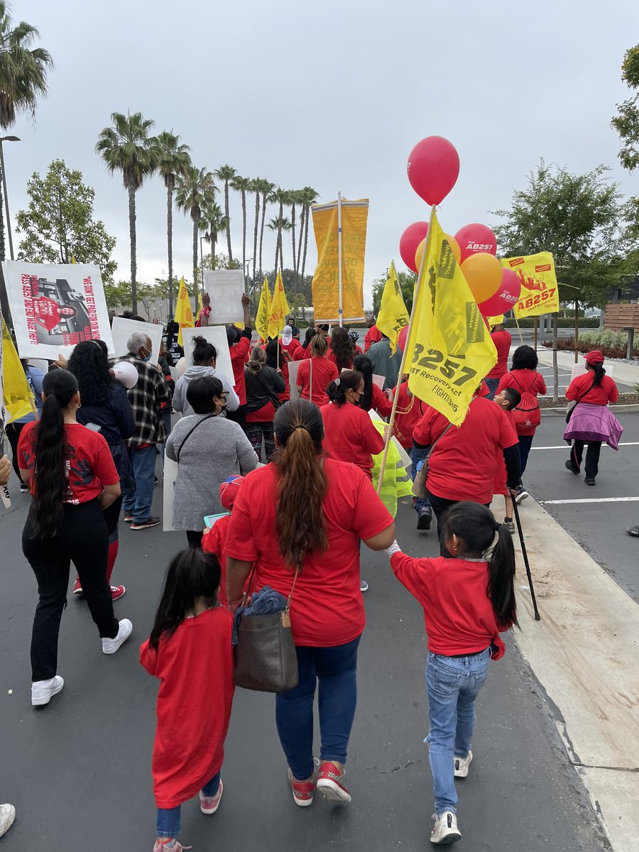 Solidarity with #SanDiego @JackBox Fast Food Workers. Pass #AB257 for higher wages and better working conditions. #StopWageTheft #1u w/ @SEIU @SDLaborCouncil @LorenaSGonzalez @IBEW569