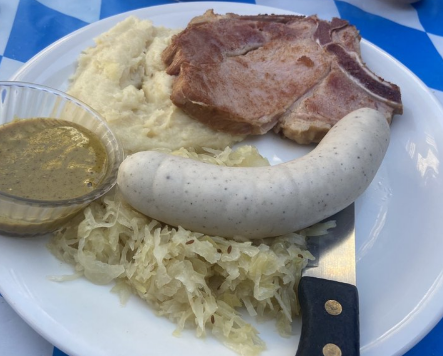 hausmurphys's tweet photo. Say "Weisswurst" ten times fast! ---- Nevermind, I rather eat it! 😉
-
https://t.co/UWmZtOcgw2 | 623-939-2480
-
#HausMurphys #GlendaleAZ #Arizona #GermanCuisine #OpenWeStand #GlendaleArizona
📷: Phil R. https://t.co/xHwgqewu4k