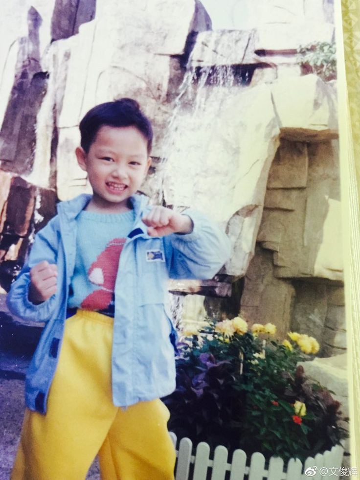 oldpicsvt's tweet photo. #BrightestMoonJUNHUIDAY💜 https://t.co/M49bNvIU38