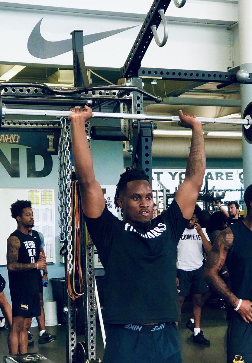 VandalFootball's tweet photo. Day by day we get better and better…🟡🧱x🧱 #GoVandals #CantCheatTheGrind https://t.co/hI7qLtAtTx