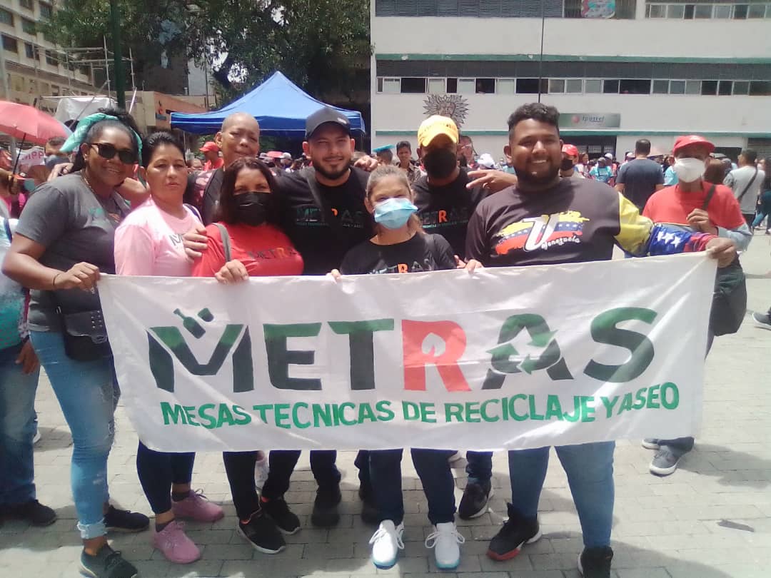 #10Jun 
Este  #9Jun las #Metras Dijeron Presente en la Gran Marcha en Apoyo  a las Políticas Económicas  de <a href="/NicolasMaduro/">Nicolás Maduro</a>  y demostrando que en la unión hace la fuerza 🤝
#VenezuelaEIránHermanas 
<a href="/EmilyCaroVzla/">🇻🇪 𝐄𝐦𝐢𝐥𝐲 𝐂𝐚𝐫𝐨 #𝐕𝐞𝐧𝐞𝐳𝐮𝐞𝐥𝐚</a> <a href="/Joselopezpsuv/">José Alberto López</a> <a href="/Metrasoficial/">METRAS OFICIAL</a>