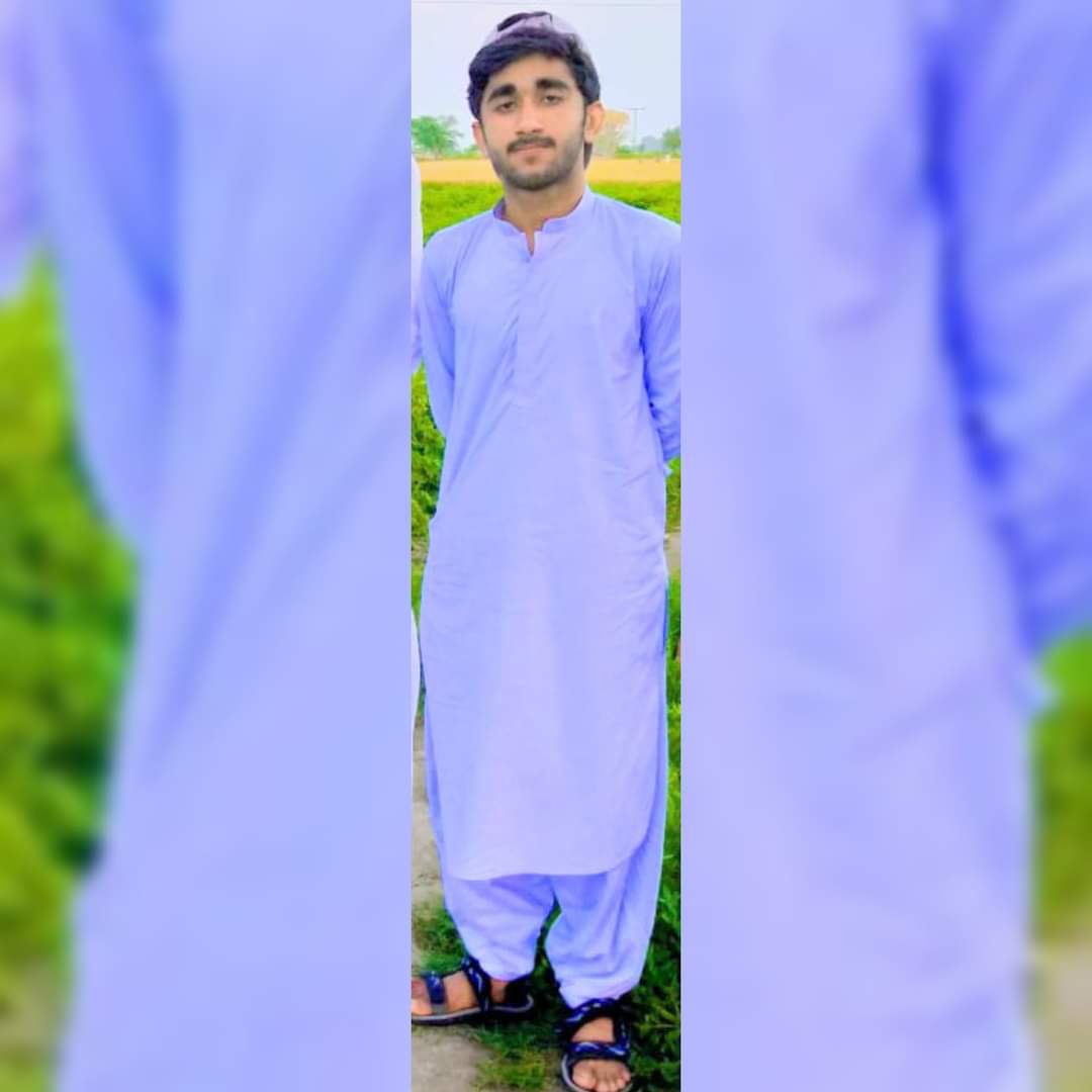 @maliksindhi1 
ہم سے ناجانے کیوں رنجشیں ہیں زمانے کو🥀🔥