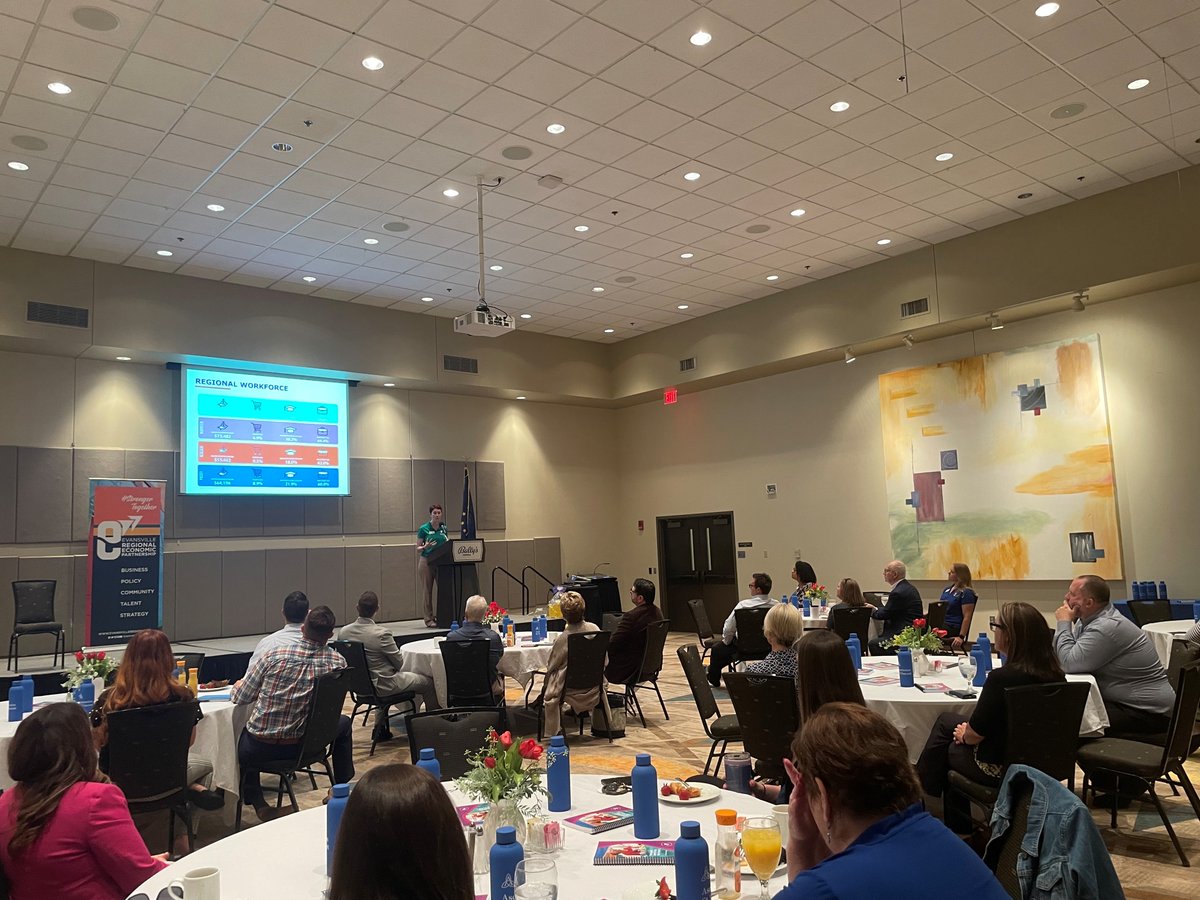 evvregion's tweet photo. Thanks to everyone that attended A.M. Connect this morning at Bally's Evansville!
@SouthwestYMCA shared their newly launched program: Corporate Wellness. 💪
Thanks to our Title sponsor Edward Jones and our Table Sponsor Ascension St. Vincent!
#amconnect #elooksgoodonyou https://t.co/1eqzDYTwVg
