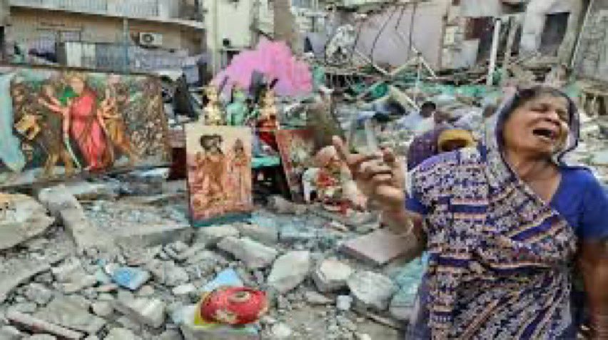 PyaraUKofficial's tweet photo. Karachi में hindu Minority के Hindu temple में तोड़फोड़,
आख़िर सवाल यह है कि अरबों की जनसंख्या वाले भारत के हिंदुओं ने दुनिया में कितना दबाव डाला पाकिस्तान पर ?
@UNinIndia @UNHumanRights @POTUS
#SavePakHindu https://t.co/DcLBbWwHrN