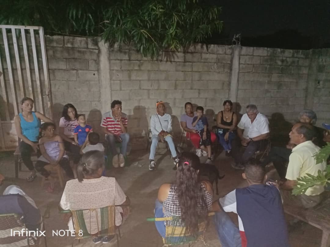 activismospv's tweet photo. SPV tinaco después del Sector San Luis, nos reunimos con habitantes Sector Ciudad bendita, el Dir. De org. entregó nuestro mensaje de organizacion y se les recordó la continuidad de las asambleas parroquiales los días 14 y 15 de junio y haci seguir proceso de inscripción
#SPVC. https://t.co/Sg2d5CPrng