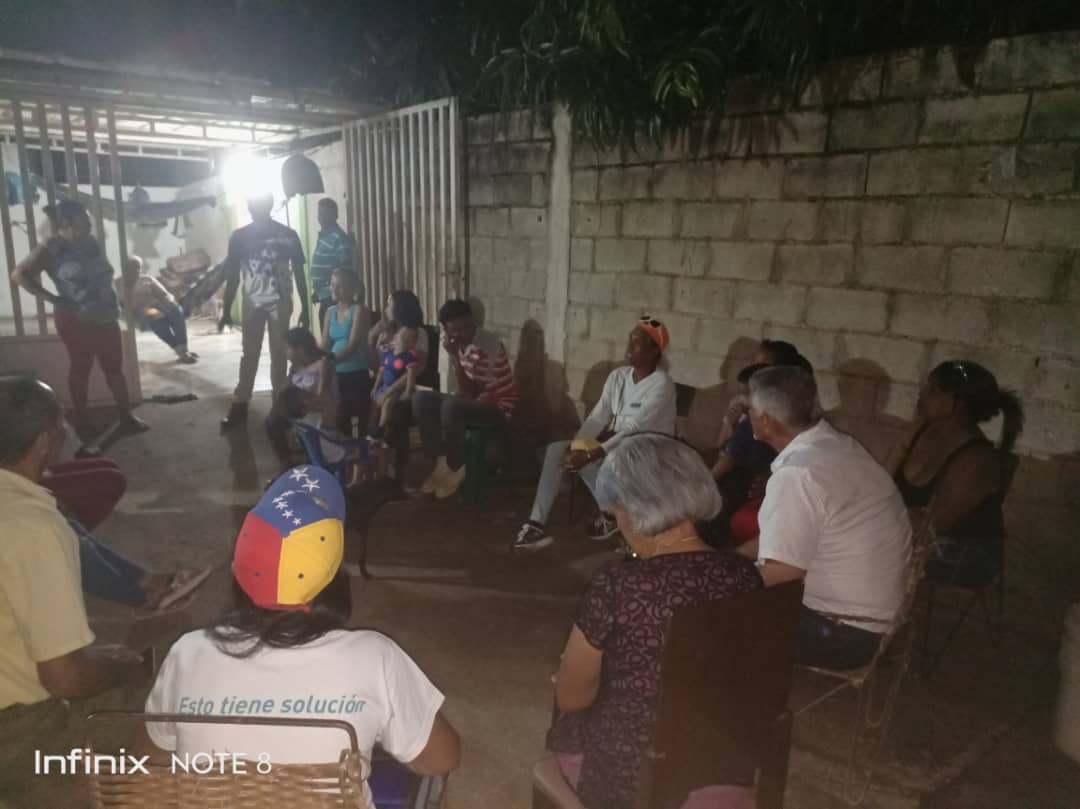 activismospv's tweet photo. SPV tinaco después del Sector San Luis, nos reunimos con habitantes Sector Ciudad bendita, el Dir. De org. entregó nuestro mensaje de organizacion y se les recordó la continuidad de las asambleas parroquiales los días 14 y 15 de junio y haci seguir proceso de inscripción
#SPVC. https://t.co/Sg2d5CPrng