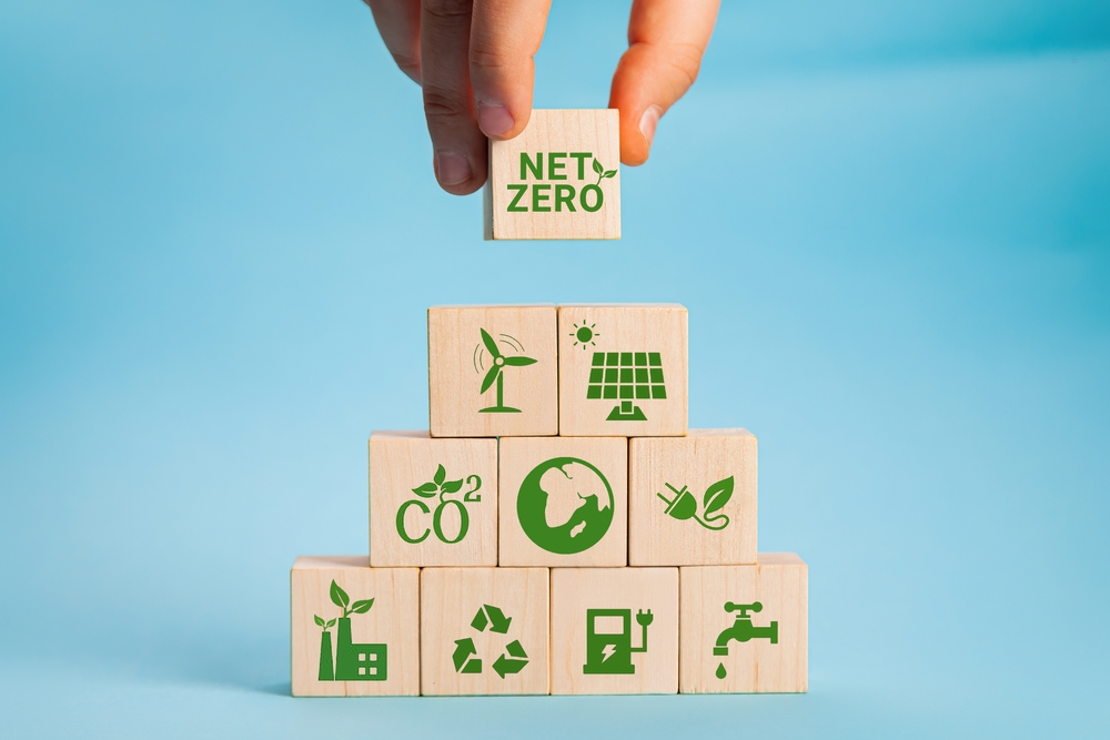 akdn's tweet photo. .@HBLPak, the largest commercial bank in #Pakistan, is aiming for net zero carbon emissions by 2030. Furthermore, the bank stated it would stop financing industries that contribute to deforestation. #AKFED
Learn more about #HBL's efforts: https://t.co/NeJZvWtnrl https://t.co/gJ4oF4m77a