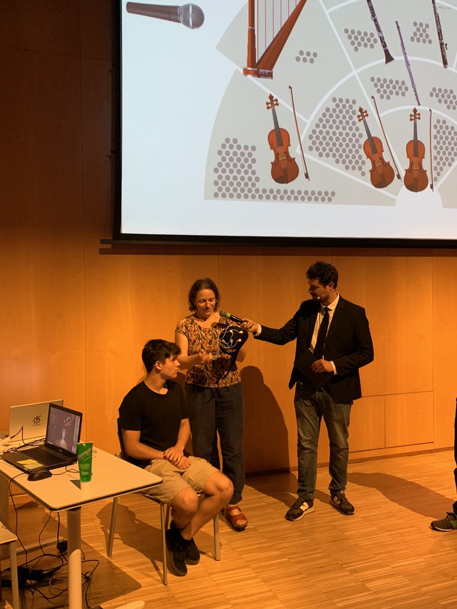 RECREAACCIONS's tweet photo. Detectando emociones en el acto de cloenda de los #cosmoexplainers a @CosmoCaixa_CAT https://t.co/Z4D9IRwy9H
