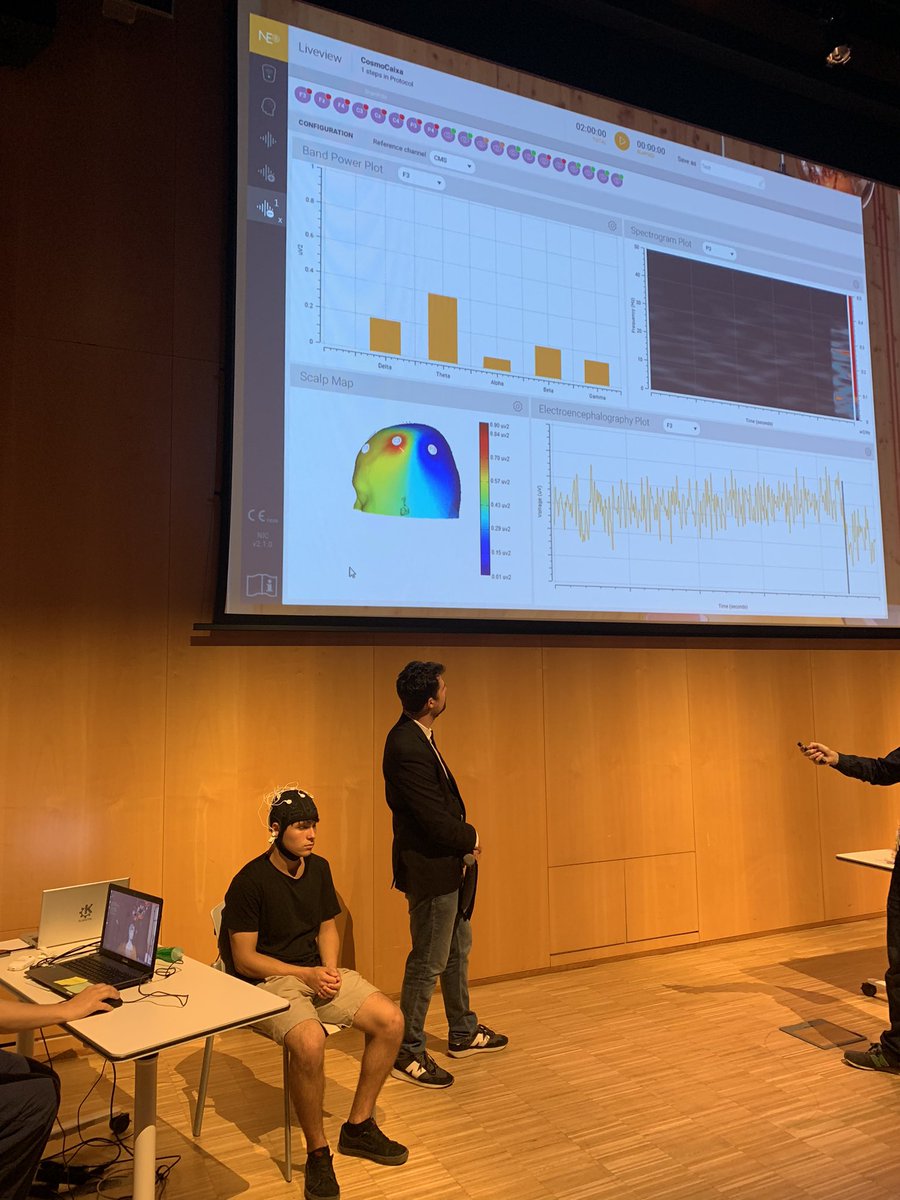 Detectando emociones en el acto de cloenda de los #cosmoexplainers a <a href="/CosmoCaixa_CAT/">Museu de la Ciència CosmoCaixa</a>
