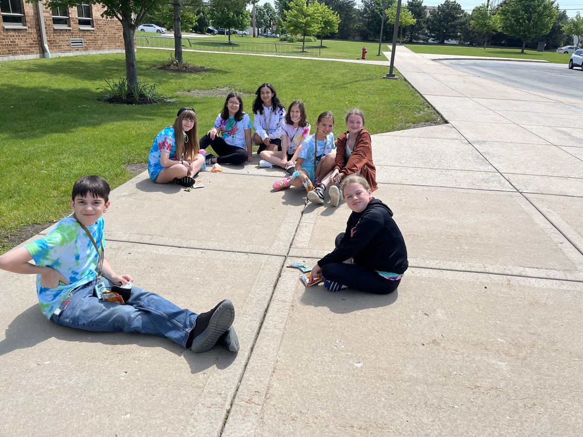 DraudenPanthers's tweet photo. Summer Bridge Program enjoying lunch!!! https://t.co/qx4lA6N8Bp