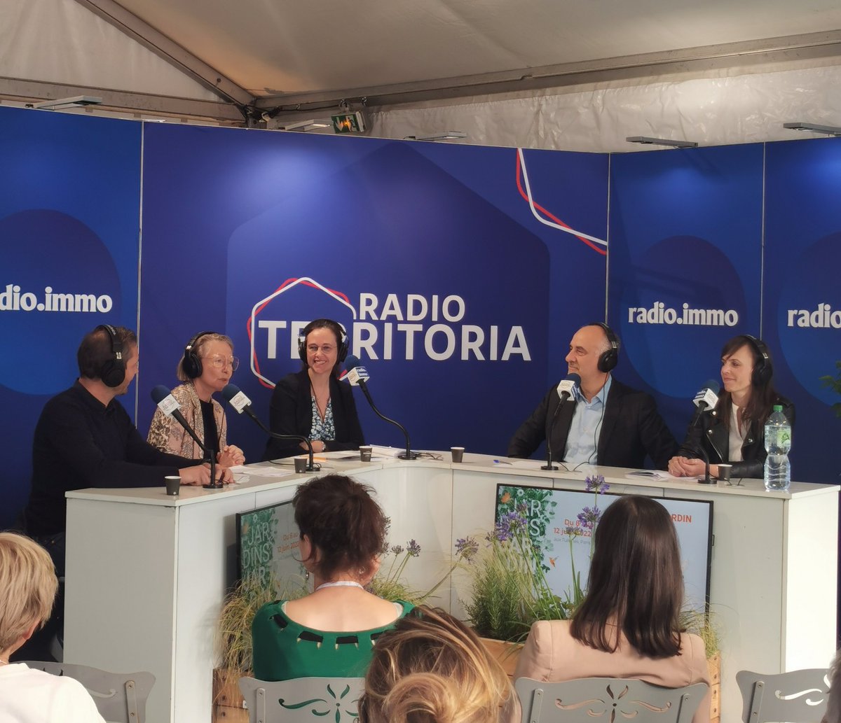 Construction21 France (@construction21f) on Twitter photo Superbe panel <a href="/radioimmo/">radio.immo</a> à <a href="/jardinsjardin/">Jardins, jardin</a> avec Laetitia George, Laurent Morel, Anne Rouzée, Guillaume Mangeot et Dominique Boré pour présenter le mouvement #Unissons qui veut mobiliser l'#architecture et tt la chaîne de la #constuction pr des bâtiments #bascarbone #JardinsJardin Superbe panel <a href="/radioimmo/">radio.immo</a> à <a href="/jardinsjardin/">Jardins, jardin</a> avec Laetitia George, Laurent Morel, Anne Rouzée, Guillaume Mangeot et Dominique Boré pour présenter le mouvement #Unissons qui veut mobiliser l'#architecture et tt la chaîne de la #constuction pr des bâtiments #bascarbone #JardinsJardin