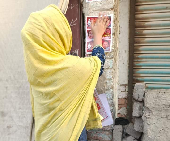 Door to Door election campaign by our female comrades, vote for Fozia Seengar candidate of general councillor ward no.03 Town committee Nasirabad.

#smashpatriachy 
#Socialistfeminism