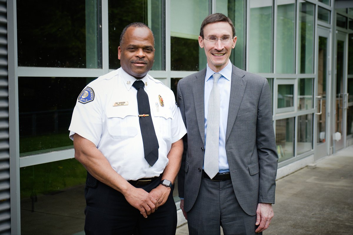 AcctingCoach's tweet photo. I'm photographed here with @SeattleFire Chief  Harold D. Scoggins at the commencement ceremony for @UWFosterSchool's Seattle Fire Department Executive Leadership Academy. Congratulations to the entire cohort!

#FosterLeadership
#UWFoster

https://t.co/szfmniFWbV https://t.co/cCnmT90QkG