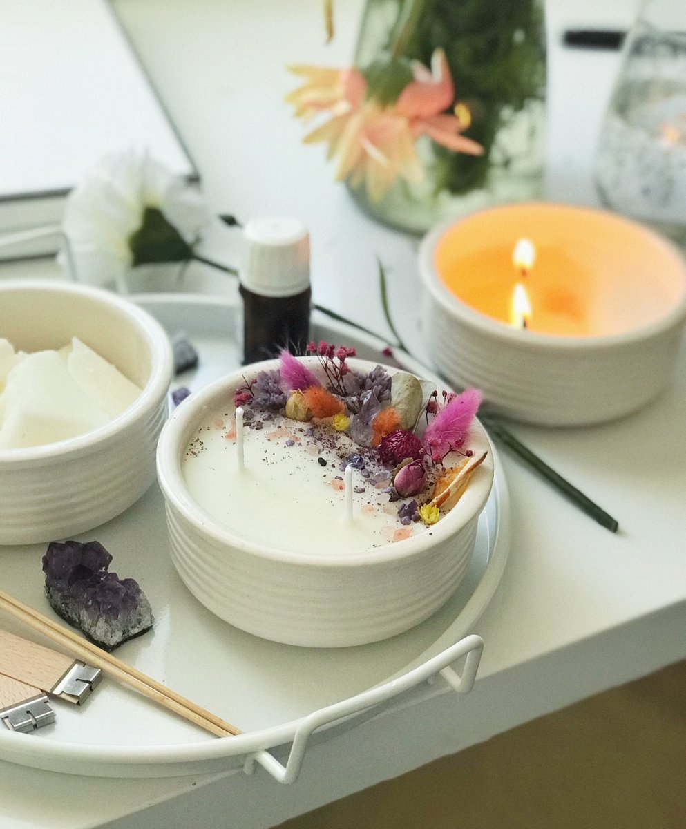 Mumun yandığında odanın hangisinin enerjisiyle dolmasını istersin? Ametist? Defne? Portakal? 
Mum meraklısı arkadaşını kap gel, Cumartesi günü mumunu birlikte tasarlayalım! 🌿🧡