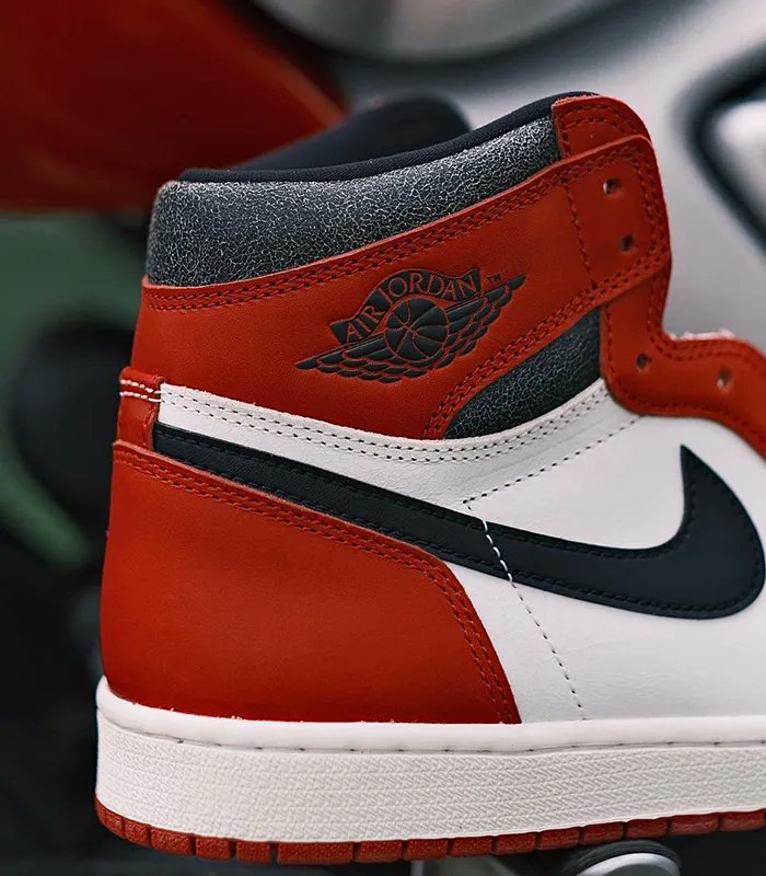 SneakerNews's tweet photo. Air Jordan 1 "Chicago Reimagined" 😮 😱 https://t.co/x1p0SrpuaG