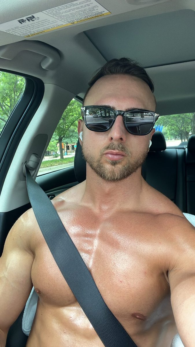 miles__alex's tweet photo. Catching some summer rays 💪🏼 https://t.co/1GHBDusiVT