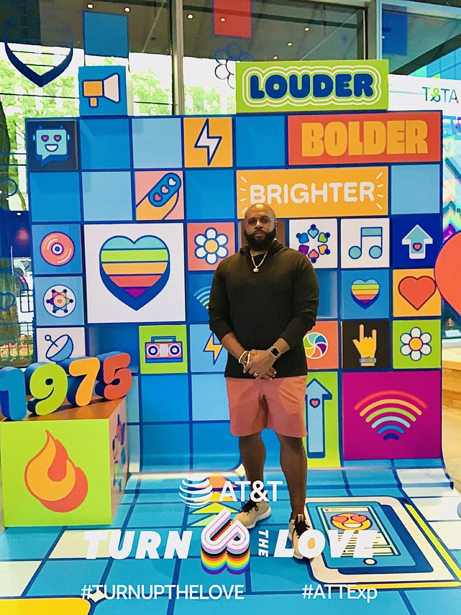 Pascahl Hall (@pascahl_) on Twitter photo The Windy City did not disappoint and it was great visiting our Flagship <a href="/ATTMichiganAve/">AT&T Michigan Ave</a>. Iāve now had the pleasure of visiting all 3 Flagship stores. Iām enjoying my #LifeAtAtt #TurnUpTheLove #WFOCares #ATTExp The Windy City did not disappoint and it was great visiting our Flagship <a href="/ATTMichiganAve/">AT&T Michigan Ave</a>. Iāve now had the pleasure of visiting all 3 Flagship stores. Iām enjoying my #LifeAtAtt #TurnUpTheLove #WFOCares #ATTExp