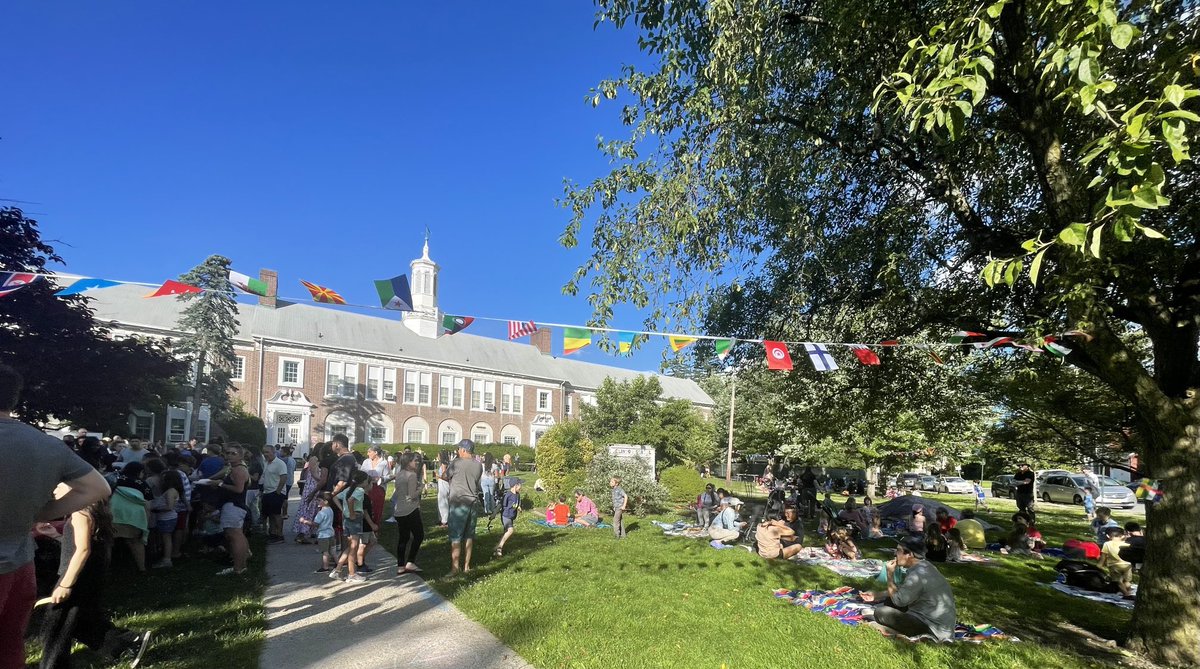 Enjoying our PTA sponsored Clinton International Picnic! ❤️ ⁦<a href="/JenConnors1/">Jen Connors</a>⁩