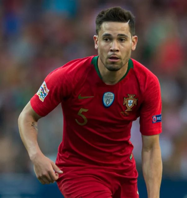 🇵🇹 Raphaël Guerreiro against Czech Republic:

🔘 77 Touches
🔘 44 Passes
🔘 86% Pass Accuracy 
🔘 3/6 Crosses
🔘 3 Chances Created 
🔘 6/7 Ground Duels 
🔘 1/2 Aerial Duels 
🔘 2 Fouls Suffered 
🔘 4 Tackles 
🔘 1 Clearance
🔘 1 Interception

💪. #NationsLeague #PORCZE #Portugal