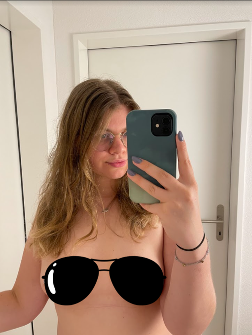 hello Friday !! ❤😍  #curvywhitewomen #selfie #camgirlfun https://t.co/AofEfMPddX<a href="/tag/curvywhitewomen"class="tags">#curvywhitewomen</a><a href="/tag/selfie"class="tags">#selfie</a><a href="/tag/camgirlfun"class="tags">#camgirlfun</a>