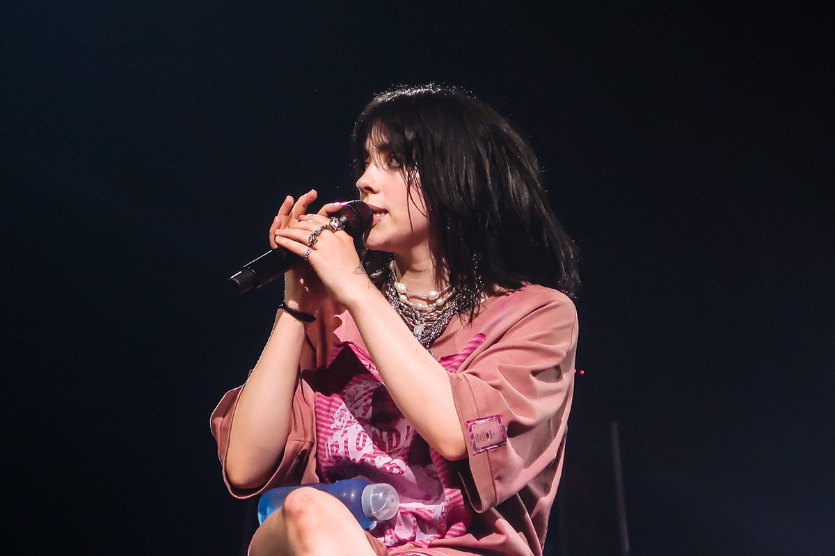 billieeilishtrs's tweet photo. #HTEManchester: Billie performing at the @AOArena in Manchester, UK last night! 🤍

📸: @sunsetsari https://t.co/bceAw7twbY