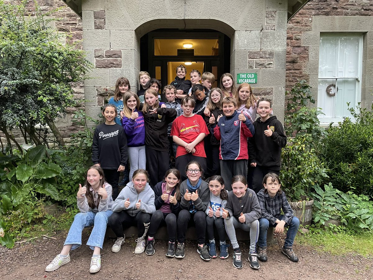 Stjohnscoventry's tweet photo. Can you spot the differences between these 3 photos? It sounded like a celebrity had arrived when our surprise VIP visited the children for a couple of hours after work today! @gary_watson1 you have helped make Viney Hill a truly magical experience! #goodtoseeyou 👋 👋 👋 https://t.co/Z3Rln5PRU4