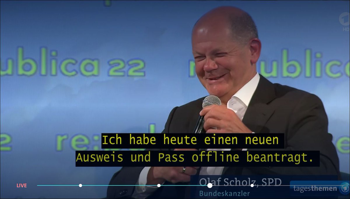 WolfSiegert's tweet photo. Dieser ARD tagesthemen-Scrennshot vom 9.6.2022 
ist der 'krönende' Abschluss meiner Pass-Antrags-Beiträge auf "DaybyDay ISSN 1860-2967"
- vom 7. 4. 2021 https://t.co/yqkbFuCFnz : "Mann sucht Reisepass"
- vom 12. 5. 2021  https://t.co/t0FxfnJNJG : "Der Pass-Antrags-Vor-Gang". https://t.co/uyJebMYUAP