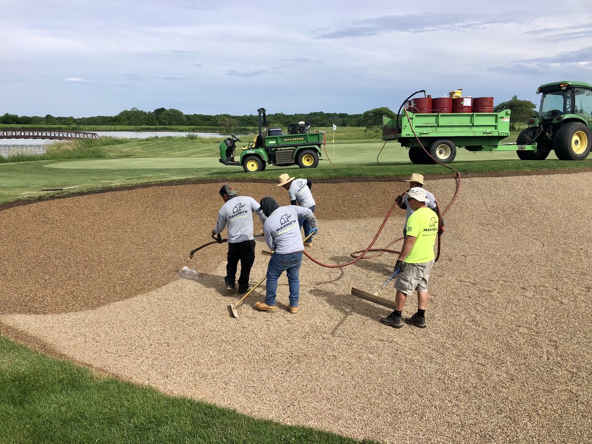 DarylPearson4's tweet photo. ⁦@Billy_Bunker⁩ being installed in the final bunker. Our second bunker renovation with ⁦@eshamet⁩ will be finished soon. ⁦@MammothBuilt⁩ #AFP https://t.co/1aXtb7oWRr