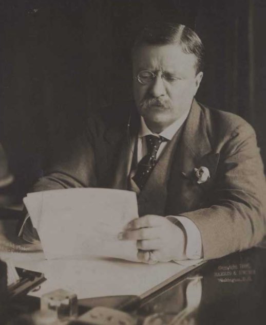 ampol_moment's tweet photo. Teddy Roosevelt signs the Food and Drugs Act into law(creating the FDA)after reading Upton Sinclair’s socialist manifesto ‘The Jungle’ and misunderstanding the original message. 

As Sinclair described; "I aimed at the public's heart and by accident hit its stomach."(1906) https://t.co/YuN6zCpe9E