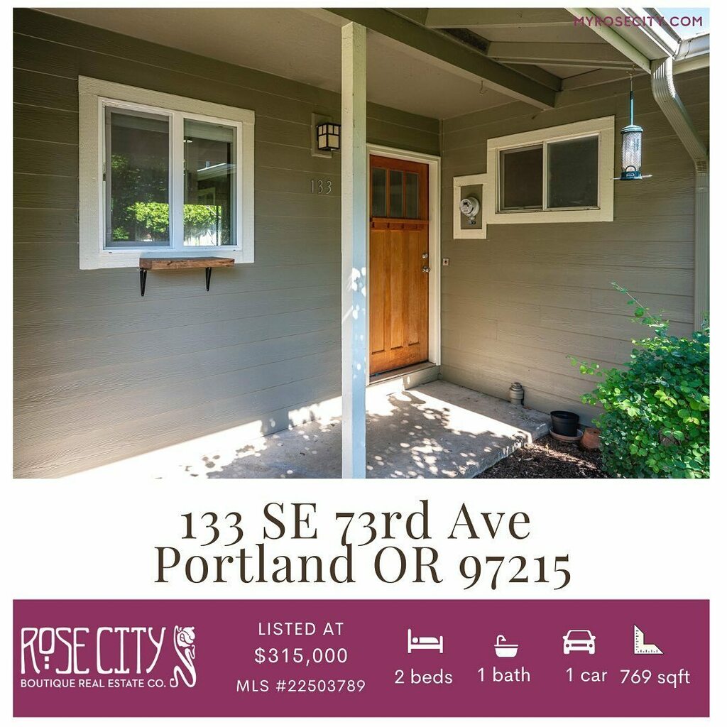 RoseCityRealtor's tweet photo. Just listed: 2bed | 1bath | gas fireplace | 1 parking space #Montavilla #NEPortland #MtTabor #NEPDX #RoseCityRealtors #ForSale #NewListing https://t.co/TMUJYV6Xvf https://t.co/SqMtz7MIjV
