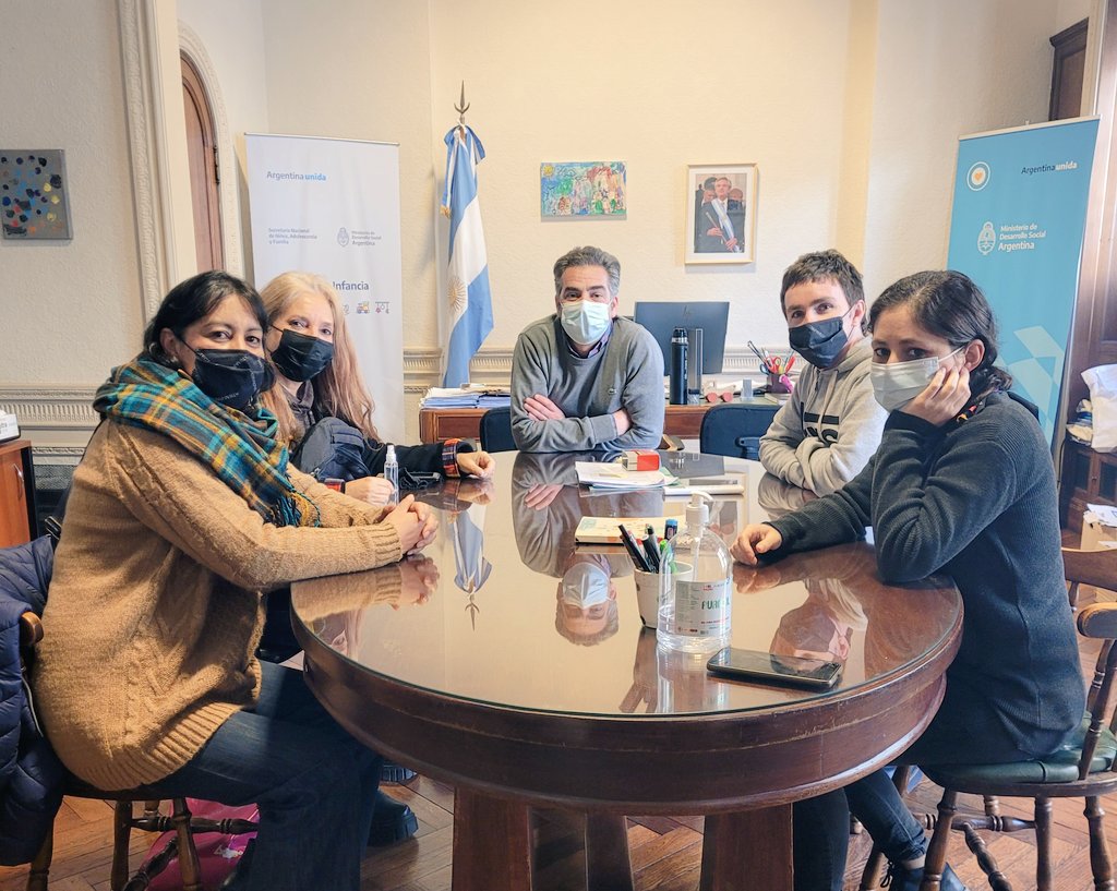 nicfalcone's tweet photo. Esta mañana firmamos convenio para incorporar al Plan Nacional de #PrimeraInfancia al Jardín comunitario que la Fundación #ChePibe tiene en #VillaFiorito
Asisten más de 120 ninxs donde además de ser un espacio de cuidado, trabajan de forma integral
el cumplimiento de los derechos https://t.co/vaNuuDjKXV