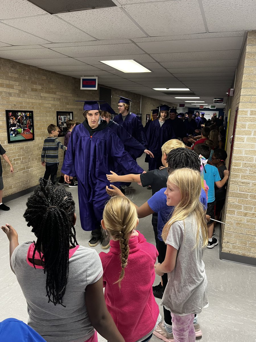 JordanFink24's tweet photo. Way to go, North Grads!! We can’t wait to see all the amazing things you accomplish!! What a cool experience for our littles today! https://t.co/vPZIe1Vwhr