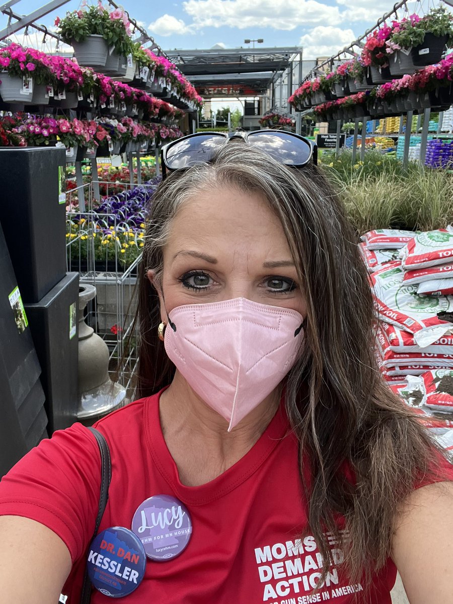 tracy_legg's tweet photo. Running errands here in Minnesota and representing my Gun Sense Candidates- Lucy Rehm and Dan Kessler! Let’s all do our part to be the change that we seek! #LucyForMN #KesslerForSenate #GunViolencePrevention #GunSafety #ElectGunSenseCandidates #mnleg @MomsDemand https://t.co/JP2rQIZLJ5