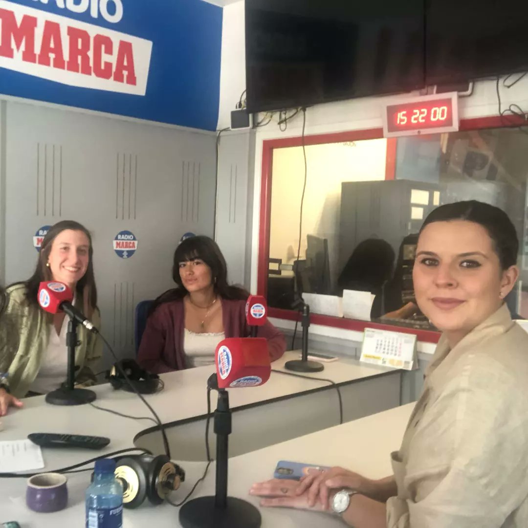 ClubCastiello's tweet photo. ⛳🇪🇸 Hoy nuestras campeonas fueron entrevistadas 🎤 en los estudios de @radiomarcaasturias. Si quieres escucharlas, sincroniza 📻 mañana a las 19:00 Directo al Hoyo (Gijón 101.7 FM - Oviedo 105.0 FM) #rcgcastiello #escuelacastiello https://t.co/nq67E4jJUC
